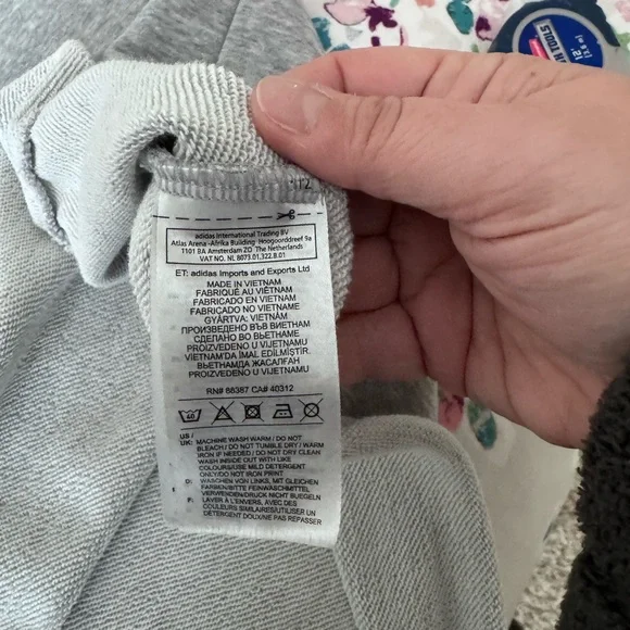 Adidas Crewneck Gray Sweatshirt - Size XL - Picture 8 of 8